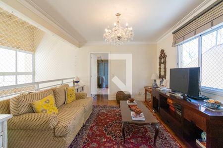 Sala de TV de casa à venda com 4 quartos, 360m² em Jardim Prudência, São Paulo