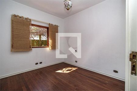 Casa à venda com 4 quartos, 273m² em Jardim Marajoara, São Paulo