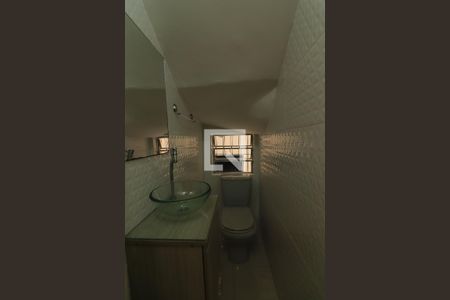 Lavabo de casa para alugar com 4 quartos, 143m² em Alves Dias, São Bernardo do Campo