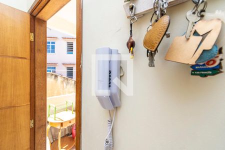 Sala de casa de condomínio à venda com 2 quartos, 50m² em Bonsucesso, Rio de Janeiro