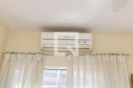 Sala de casa de condomínio à venda com 2 quartos, 50m² em Bonsucesso, Rio de Janeiro