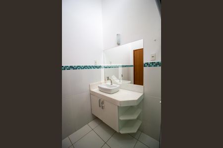 Banheiro da Suite  de casa de condomínio para alugar com 3 quartos, 131m² em Parque São Bento, Sorocaba