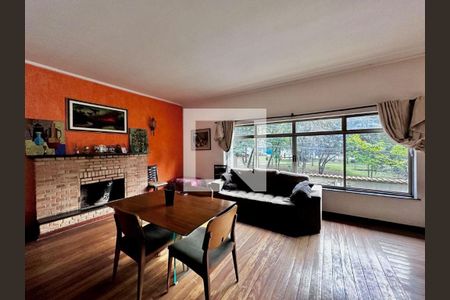 Casa à venda com 5 quartos, 331m² em Chácara Monte Alegre, São Paulo