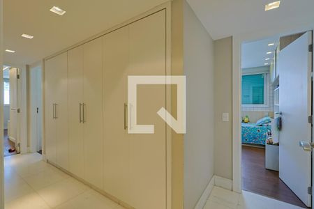 Corredor de apartamento à venda com 4 quartos, 195m² em Sion, Belo Horizonte