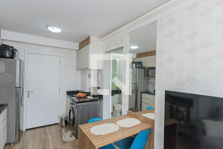 Sala, cozinha e área de serviço de apartamento para alugar com 2 quartos, 33m² em Piqueri, São Paulo