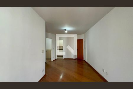 Sala de apartamento para alugar com 2 quartos, 68m² em Cerqueira César, São Paulo
