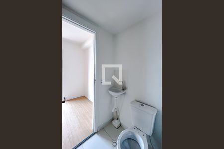 Banheiro de apartamento para alugar com 1 quarto, 18m² em Vila Santo Estefano, São Paulo