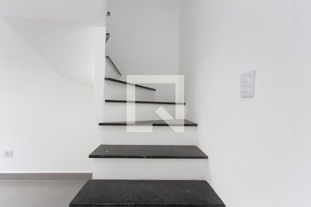 Escada  de casa à venda com 2 quartos, 87m² em Itaquera, São Paulo