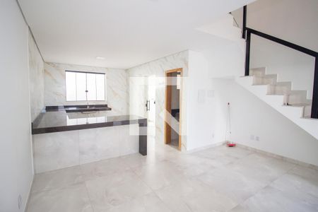 Sala de casa à venda com 3 quartos, 120m² em Cabral, Contagem