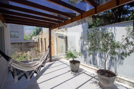 Varanda de casa à venda com 4 quartos, 190m² em Quintas Coloniais, Contagem