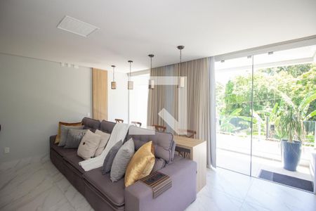 Sala de TV de casa à venda com 4 quartos, 190m² em Quintas Coloniais, Contagem