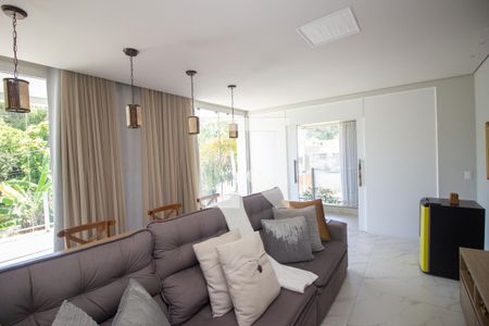 Sala de TV de casa à venda com 4 quartos, 190m² em Quintas Coloniais, Contagem