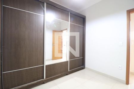 Quarto 1 de apartamento para alugar com 2 quartos, 61m² em Novo Mundo, Uberlândia