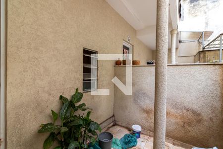 Quintal de Entrada de casa para alugar com 1 quarto, 48m² em Vila Romero, São Paulo