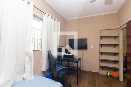 Quarto 1 de casa para alugar com 2 quartos, 75m² em Jardim Robru, São Paulo