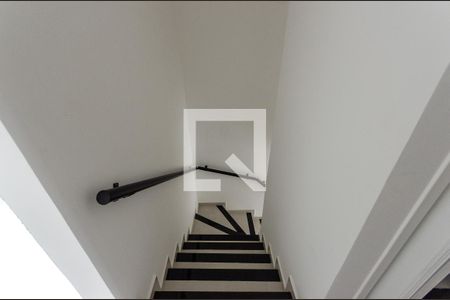 Escada de casa à venda com 3 quartos, 132m² em Jardim Sao Jose, São Paulo