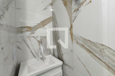 Banheiro  de casa para alugar com 2 quartos, 200m² em Residencial Cosmos, Campinas