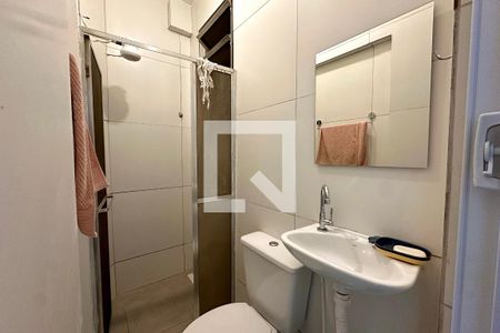 Banheiro de kitnet/studio para alugar com 1 quarto, 24m² em Botafogo, Rio de Janeiro