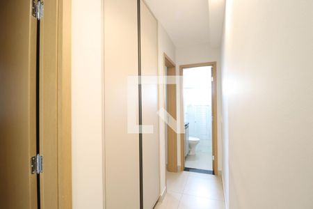 Corredor - Armário de apartamento para alugar com 2 quartos, 56m² em Aclimação, Uberlândia