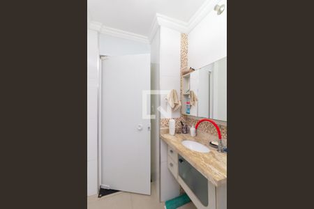 Banheiro de casa para alugar com 1 quarto, 60m² em Jardim Robru, São Paulo