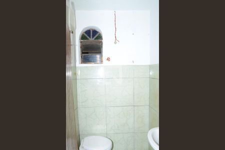 Banheiro de casa à venda com 6 quartos, 380m² em Goiânia, Belo Horizonte