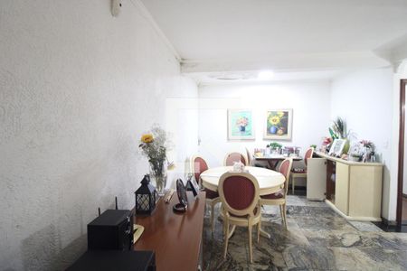 Casa para alugar com 3 quartos, 141m² em Campo Grande, São Paulo