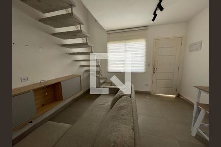 Sala de casa de condomínio para alugar com 2 quartos, 52m² em Chácara Ondas Verdes, Cotia
