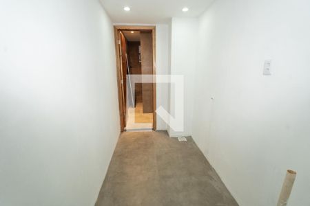 Banheiro de apartamento à venda com 3 quartos, 78m² em Floresta, Porto Alegre