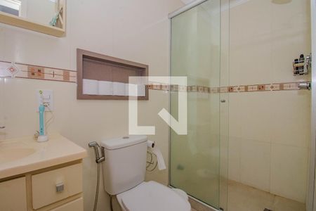 Banheiro de apartamento à venda com 1 quarto, 41m² em Passo D’areia, Porto Alegre