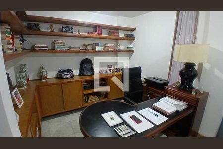 Casa à venda com 4 quartos, 578m² em Riachuelo, Rio de Janeiro