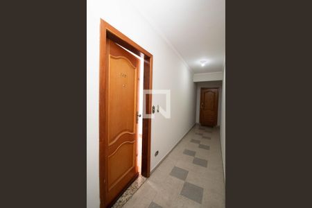 Hall de entrada de apartamento para alugar com 1 quarto, 54m² em Vila Gopouva, Guarulhos