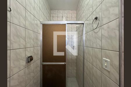 Banheiro de casa para alugar com 1 quarto, 33m² em Vila Bancaria Munhoz, São Paulo