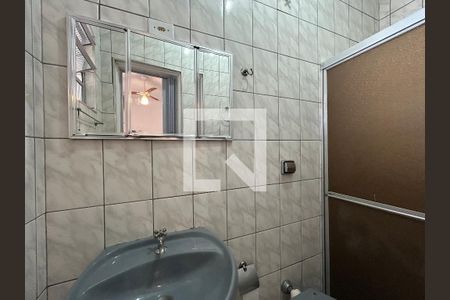 Banheiro de casa para alugar com 1 quarto, 33m² em Vila Bancaria Munhoz, São Paulo