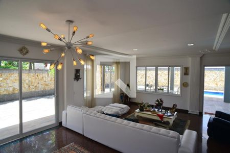 Sala de casa de condomínio à venda com 5 quartos, 550m² em Barra da Tijuca, Rio de Janeiro