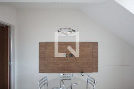 Sala de casa de condomínio à venda com 2 quartos, 102m² em São Benedito, Belo Horizonte