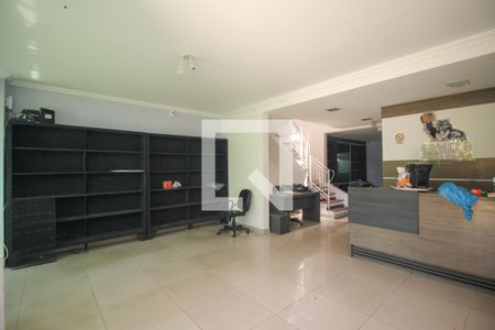 Sala 1 de casa para alugar com 3 quartos, 190m² em Guarujá, Porto Alegre