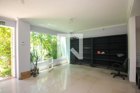 Sala 1 de casa para alugar com 3 quartos, 190m² em Guarujá, Porto Alegre