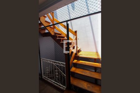 Escada de casa para alugar com 3 quartos, 190m² em Guarujá, Porto Alegre