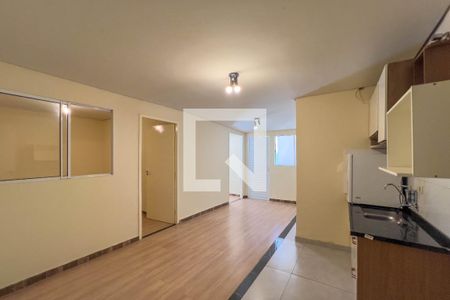 Sala e cozinha de apartamento para alugar com 2 quartos, 39m² em Vila Mariana, São Paulo