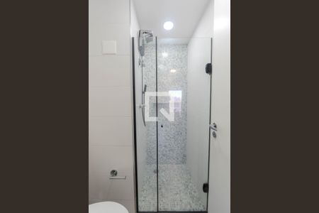 Banheiro de kitnet/studio para alugar com 1 quarto, 23m² em Bela Vista, São Paulo
