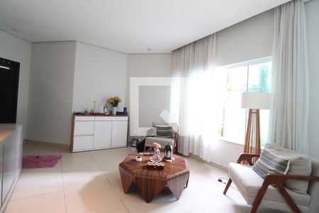 Sala de casa de condomínio para alugar com 5 quartos, 292m² em Aclimação, Uberlândia