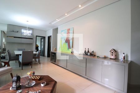 Sala de casa de condomínio para alugar com 5 quartos, 292m² em Aclimação, Uberlândia