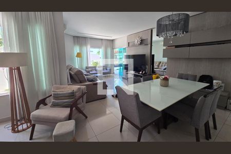 Sala de casa de condomínio para alugar com 5 quartos, 292m² em Aclimação, Uberlândia