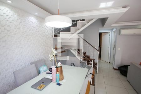 Sala de casa de condomínio para alugar com 5 quartos, 240m² em Freguesia (jacarepaguá), Rio de Janeiro