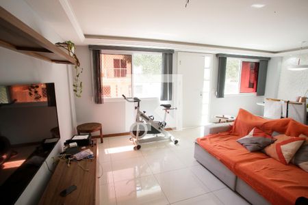 Sala de casa de condomínio para alugar com 5 quartos, 240m² em Freguesia (jacarepaguá), Rio de Janeiro