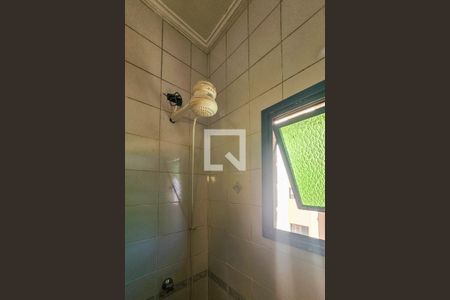 banheiro 2 de apartamento para alugar com 2 quartos, 68m² em Jardim Las Palmas, Guarujá