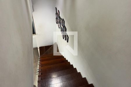 Escadas de casa de condomínio à venda com 2 quartos, 101m² em Tauá, Rio de Janeiro