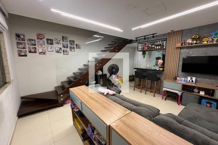 Sala de casa de condomínio à venda com 2 quartos, 101m² em Tauá, Rio de Janeiro
