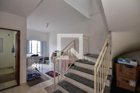 Escada de casa para alugar com 3 quartos, 90m² em Vila Gomes, São Paulo