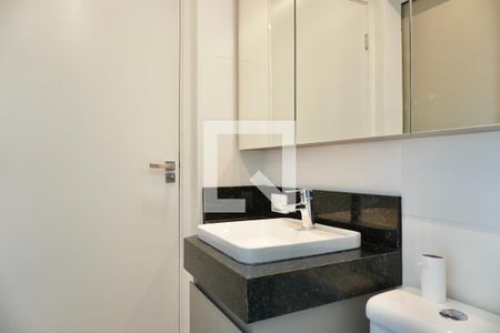 Banheiro social de apartamento para alugar com 1 quarto, 40m² em Barro Preto, Belo Horizonte